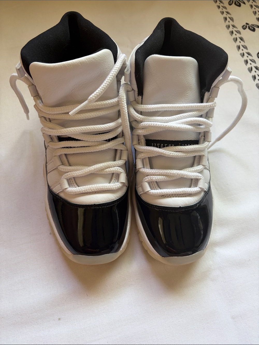 Air Jordan 11 Retro 'Gratitude / Defining Moments' Youth 7Y 2032 White Black